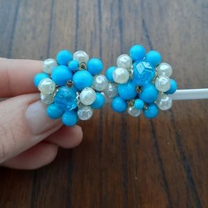 Vintage cluster beads clip on blue earrings